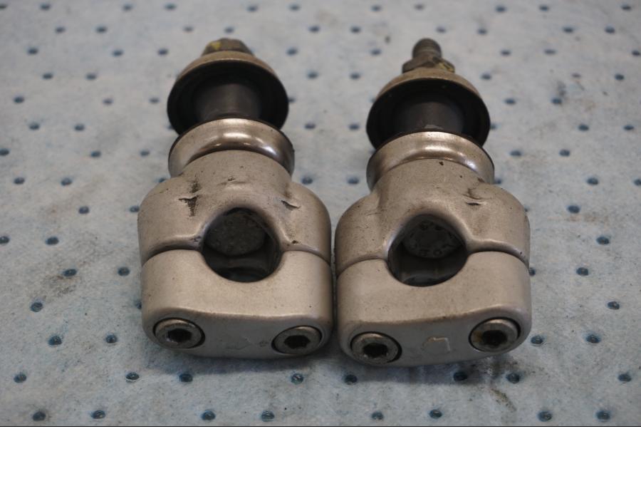 Framsidan på Styrfäste från en BMW F 650 ST -1999 motorcykel.