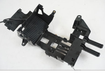 Framsidan på Batterihållare från en KTM 1290 Super Duke R EVO -2023 motorcykel.