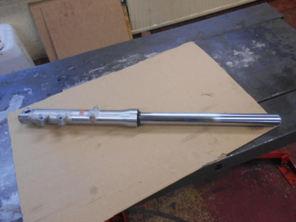 Framsidan på Gaffelben från en Honda VT 1100 C -1995 motorcykel.