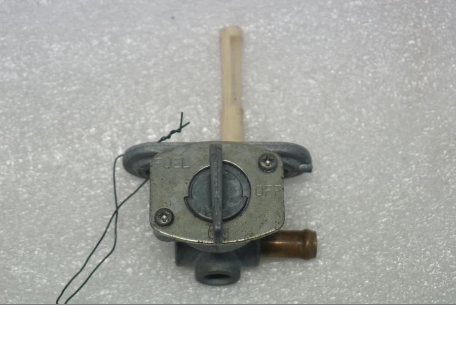 Baksidan på Bensinkran från en Yamaha YZF 1000 R1 -2001 motorcykel.