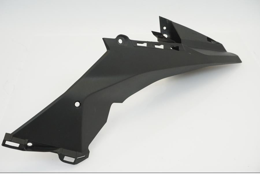 Vänster sida på Kylarvinge från en KTM 1290 Super Duke -2020 motorcykel.