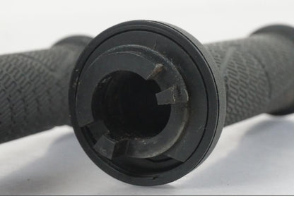 Snett uppifrån på Gummihandtag från en KTM 1290 Super Duke R -2022 motorcykel.