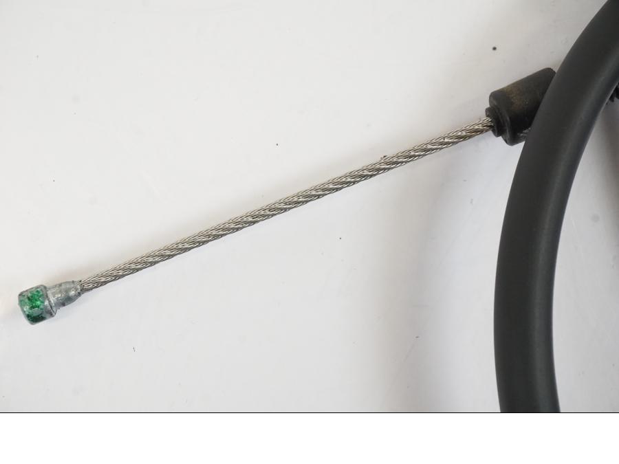 Baksidan på Kopplingsvajer från en Triumph Trident -2021 motorcykel.