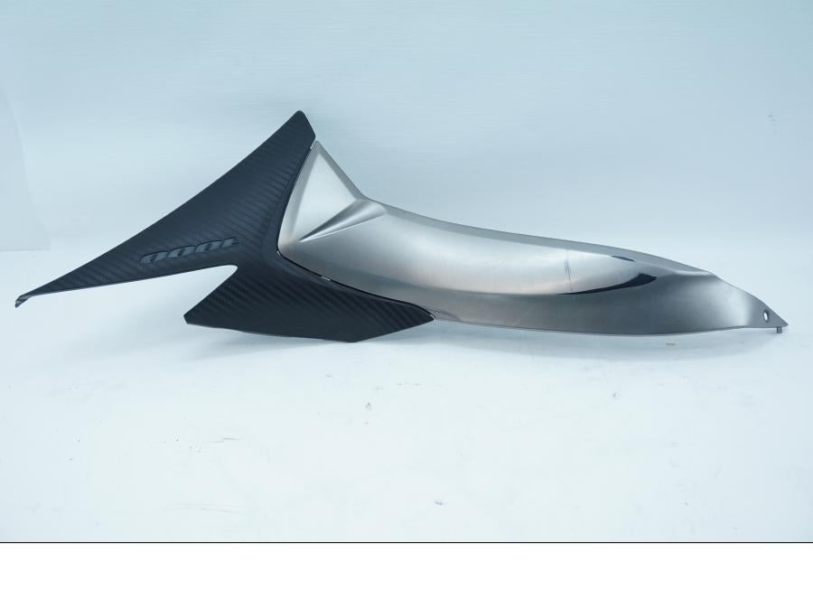 Framsidan på Sidopanel från en Suzuki GSX-R 1000 -2011 motorcykel.