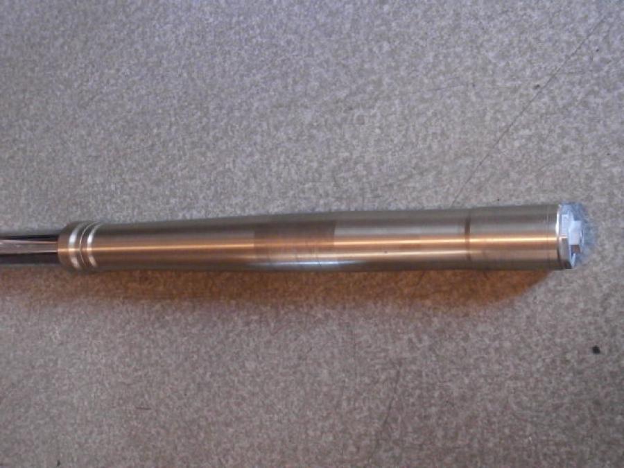 Snett uppifrån på Gaffelben från en Suzuki DRZ 400 -2006 motorcykel.