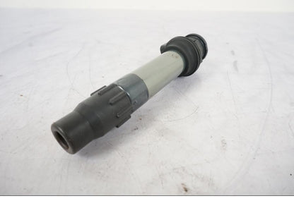 Vänster sida på Tändspole från en Honda VFR 1200 -2010 motorcykel.