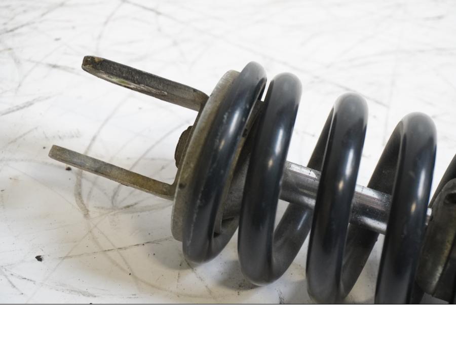 Vänster sida på Stötdämpare från en Suzuki VL 1500 -1998 motorcykel.