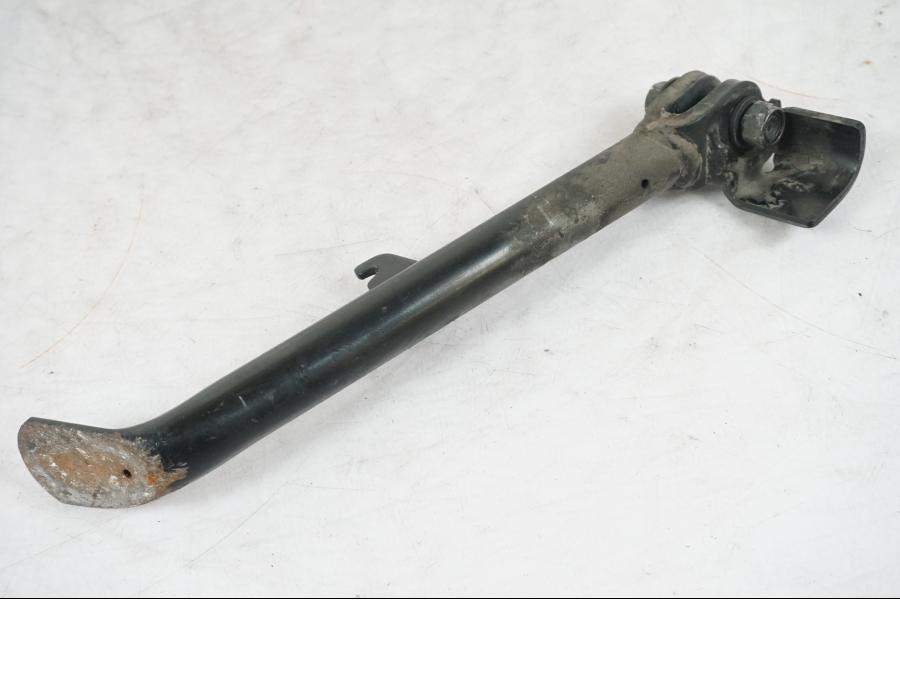 Vänster sida på Sidostöd från en Yamaha MT 125 -2017 motorcykel.