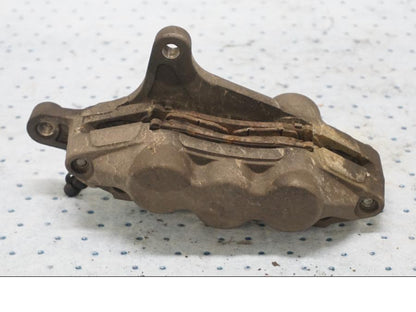 Höger sida på Bromsok från en Kawasaki ZX-6R -2000 motorcykel.