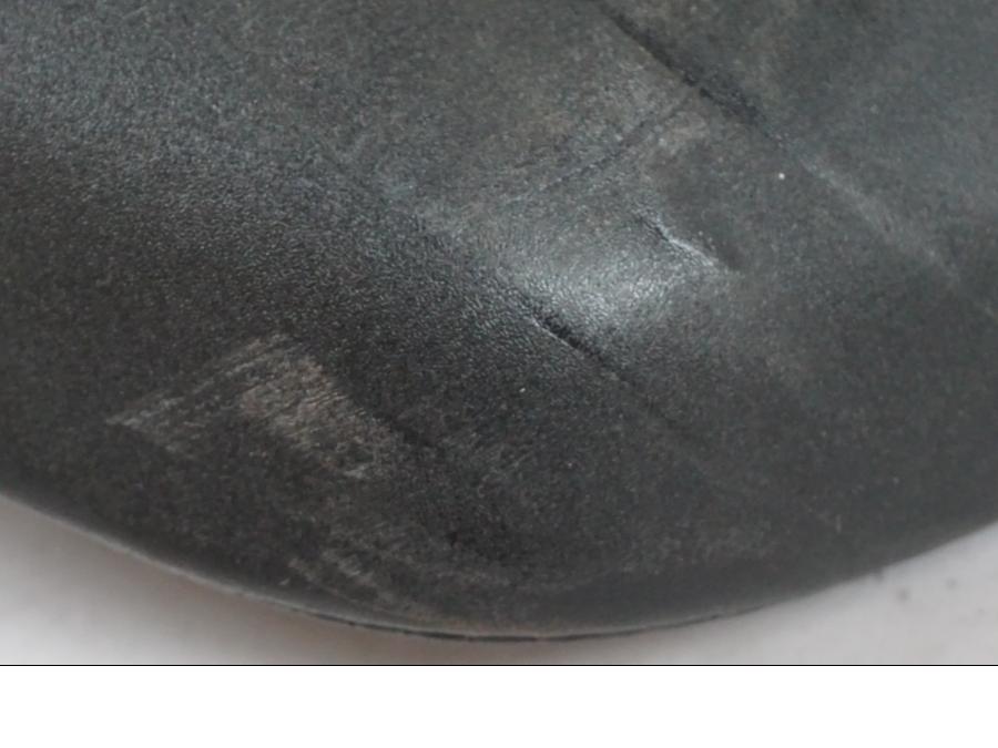 Vänster sida på Sadel från en Yamaha YZF 1000 R1 -2007 motorcykel.