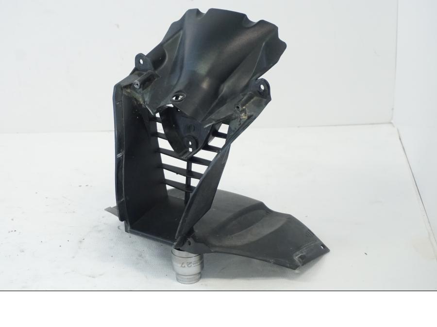 Höger sida på Toppkåpsinsida från en Yamaha YZF R6 -2006 motorcykel.