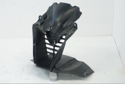 Höger sida på Toppkåpsinsida från en Yamaha YZF R6 -2006 motorcykel.