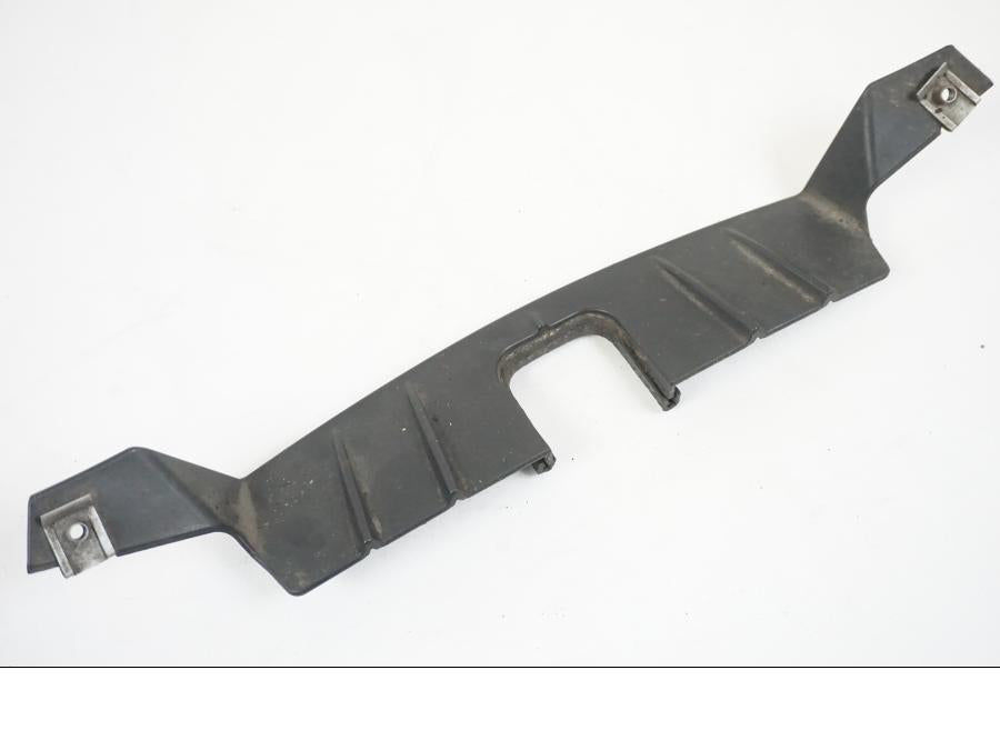 Snett nerifrån på Luftvinge från en BMW F 650 CS -2002 motorcykel.