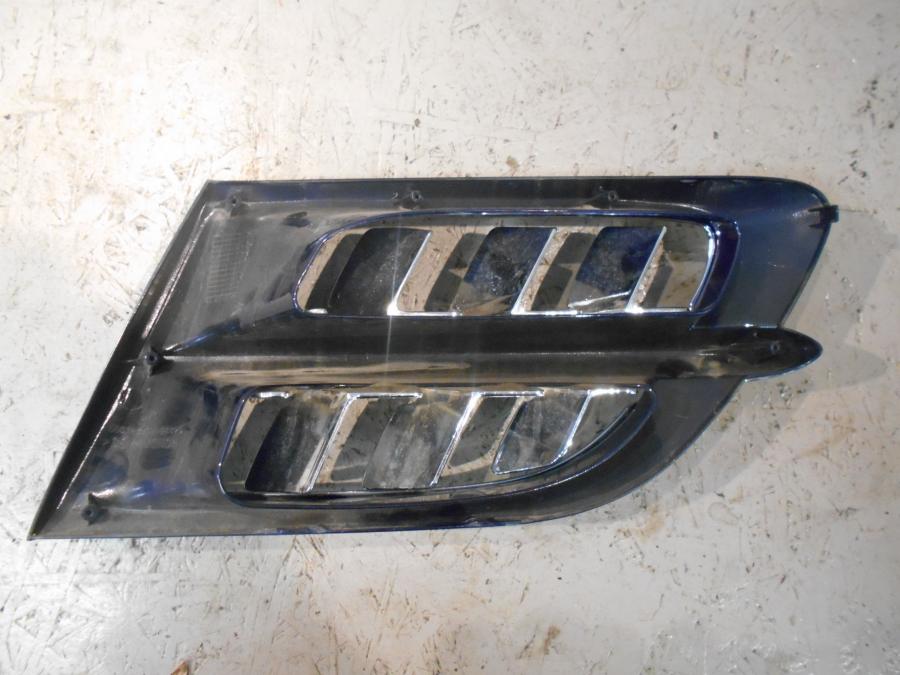 Baksidan på Sidkåpsgaller från en Honda GL 1800 -2001 motorcykel.