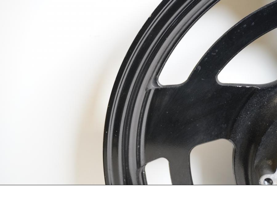 Extrabild1 på Fälg från en Yamaha V-MAX 1200 -1997 motorcykel.