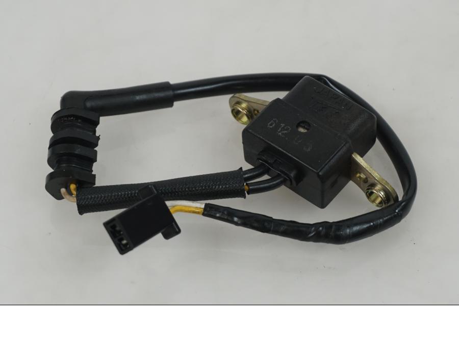 Baksidan på Tändpickup från en Honda CBR 900 RR -1997 motorcykel.