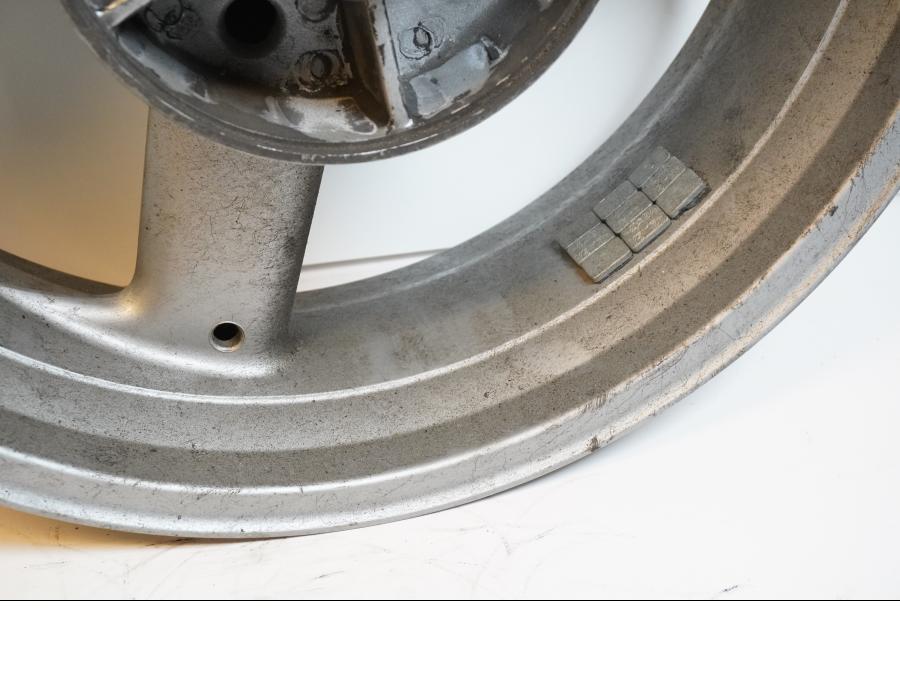 Extrabild2 på Fälg från en Triumph TT 600 -2001 motorcykel.