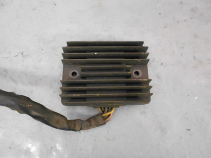 Framsidan på Likriktare från en Kawasaki VN 1600 Mean Streak -2007 motorcykel.