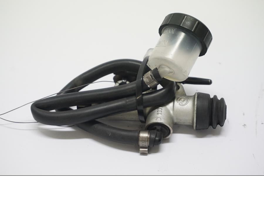 Framsidan på Bromshuvudcylinder från en BMW F 700 GS -2013 motorcykel.