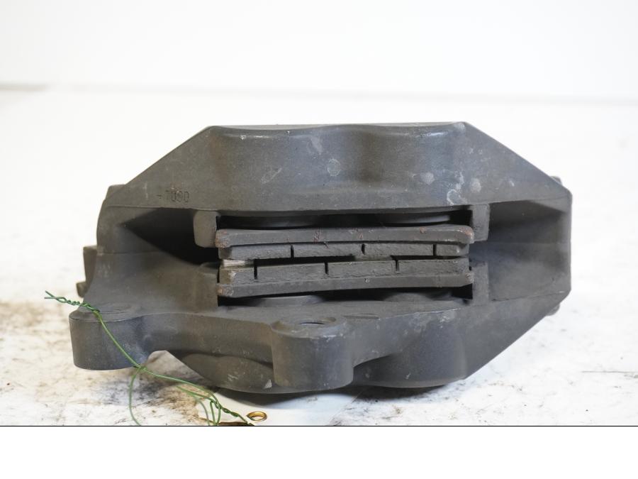 Höger sida på Bromsok från en BMW F 800 R -2011 motorcykel.