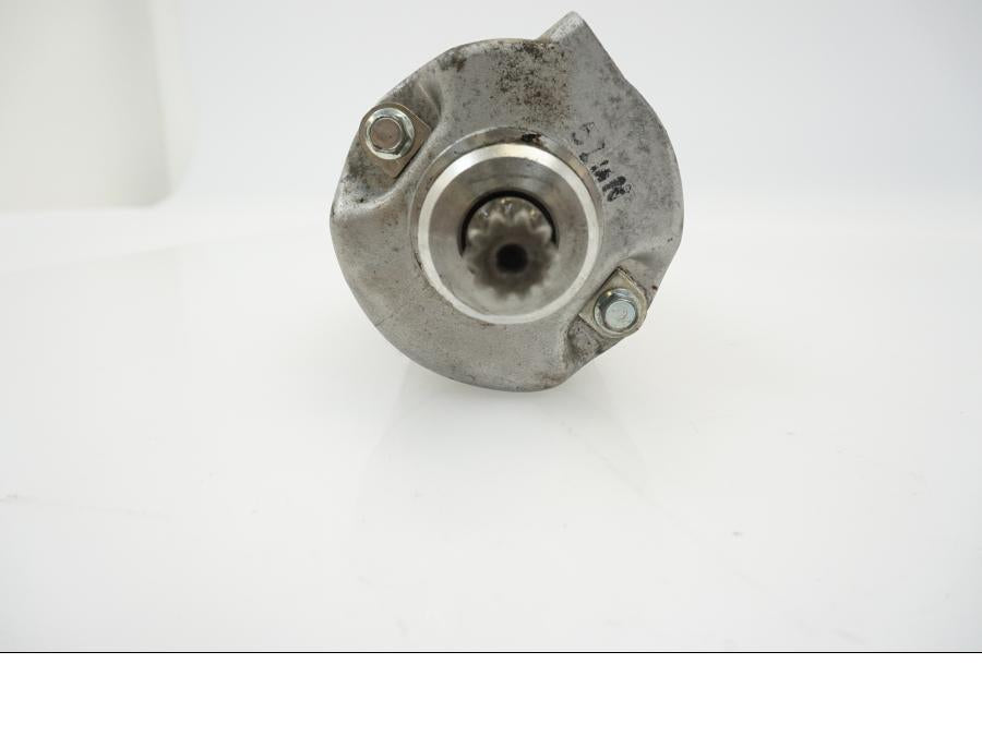 Snett uppifrån på Startmotor från en Kawasaki Zephyr 550 -1995 motorcykel.