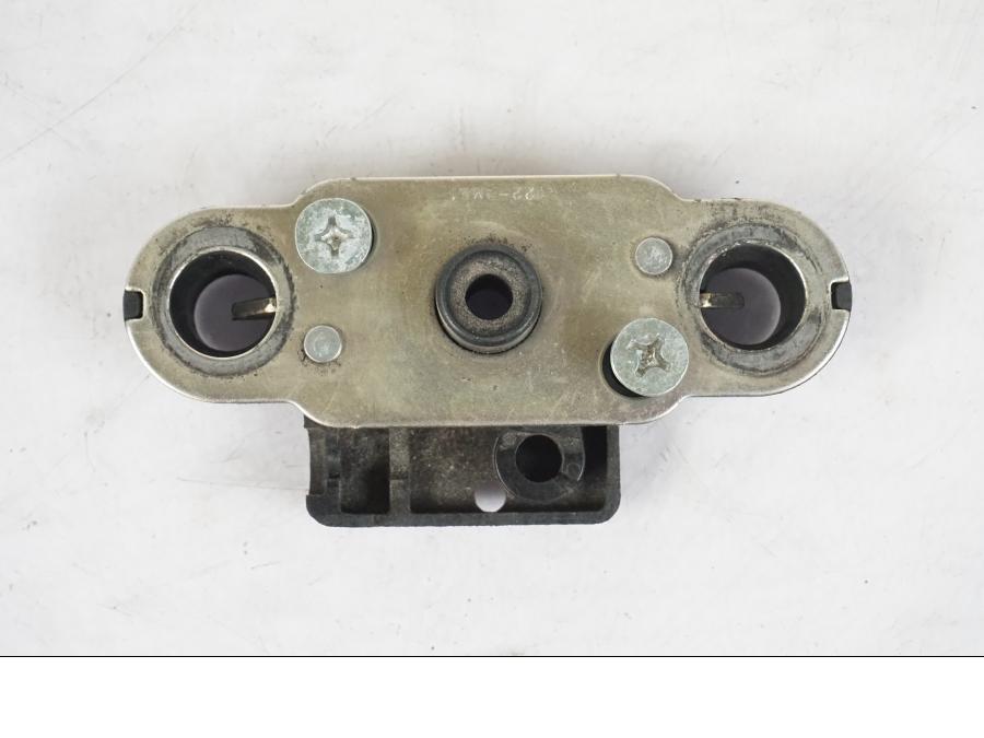 Vänster sida på Sadellåsmekanism från en Suzuki GSX-R 750 -2006 motorcykel.