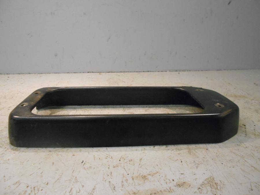 Höger sida på Vattenkylram från en Suzuki VS 750 Intruder -1986 motorcykel.