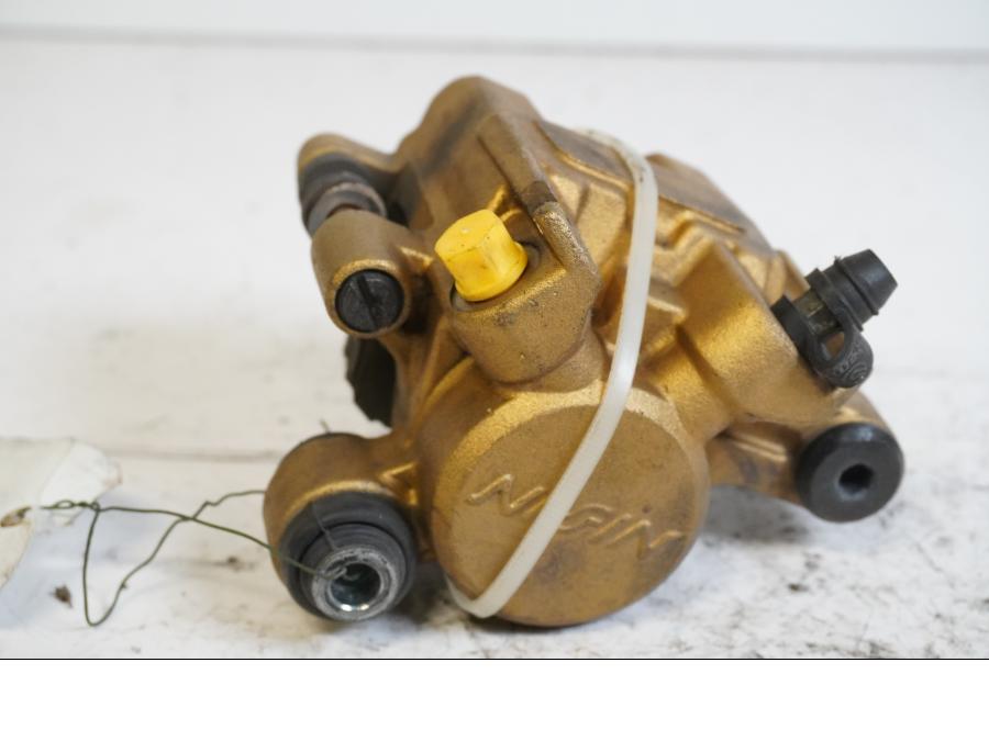 Framsidan på Bromsok från en Honda CBR 900 RR -2000 motorcykel.