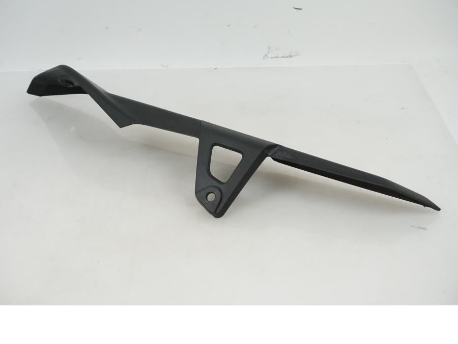 Baksidan på Kedjeskydd från en Ducati Desert X -2022 motorcykel.