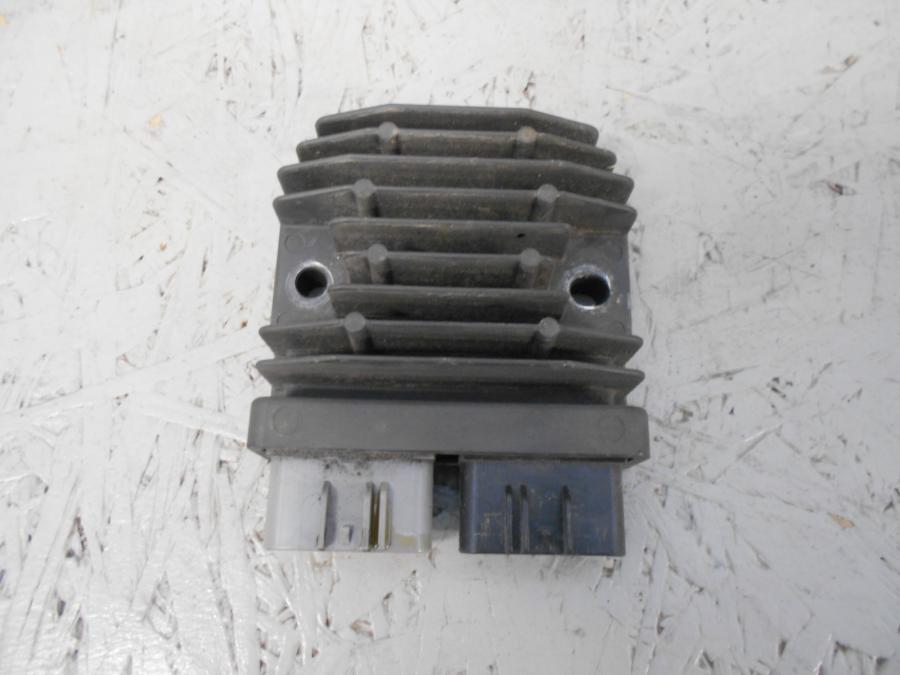 Framsidan på Likriktare från en BMW R 1200 GSA -2018 motorcykel.