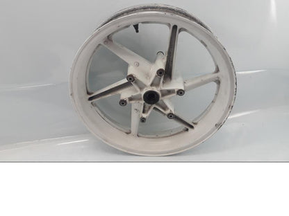 Baksidan på Fälg från en Honda VFR 750 -1993 motorcykel.