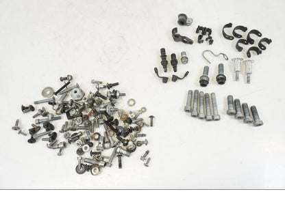 Framsidan på Skruv / Mutter etc från en Aprilia Tuono V4R -2011 motorcykel.