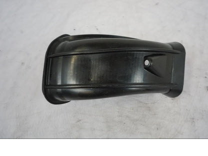 Snett nerifrån på Luftrör från en KTM 1290 Super Duke R -2023 motorcykel.