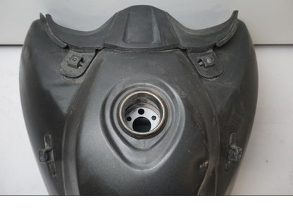 Extrabild2 på <p>Bensintank från Yamaha XT 660 X 2008.</p>

<p>Bucklig, ytrost och lackskador se bilder.</p> motorcykel.