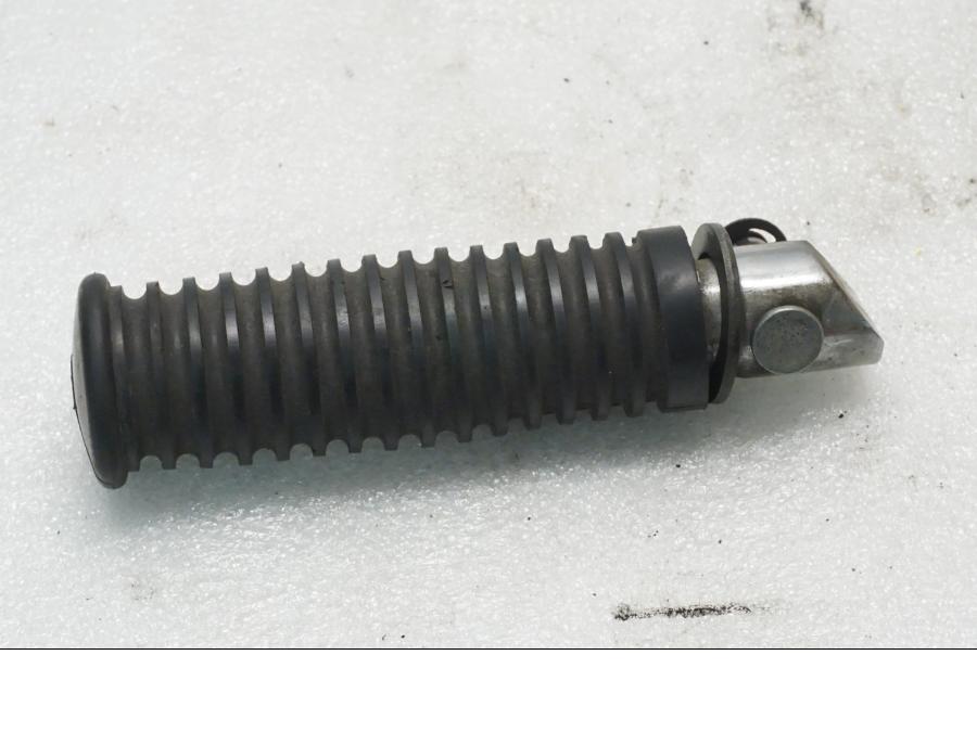 Framsidan på Fotpinne från en Kawasaki VN 1500 Mean Streak -2003 motorcykel.