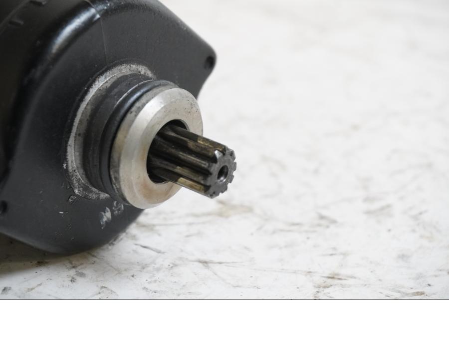 Baksidan på Startmotor från en Kawasaki ZZR 1100 -1991 motorcykel.