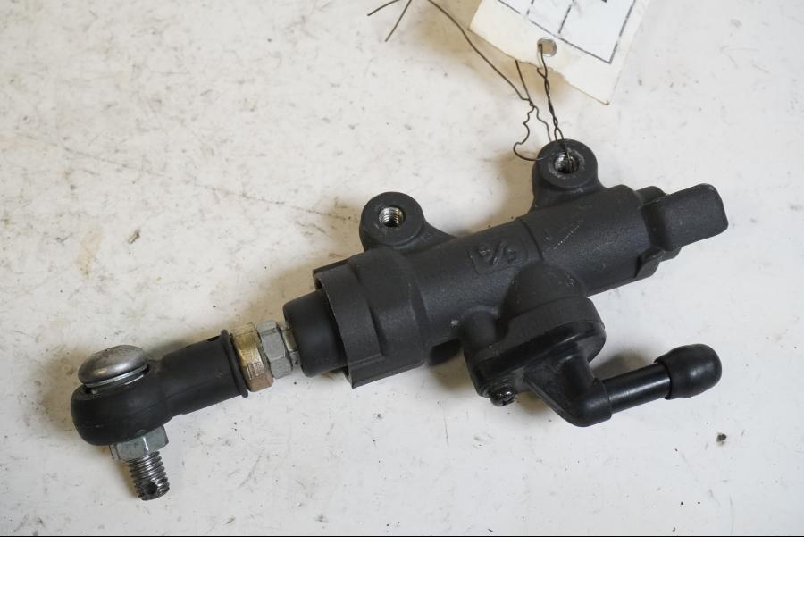 Framsidan på Bromshuvudcylinder från en Honda CBR 1000 RR -2004 motorcykel.