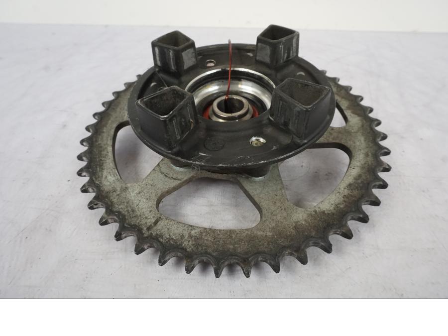 Framsidan på Drevfäste från en Kawasaki ER-6N -2008 motorcykel.