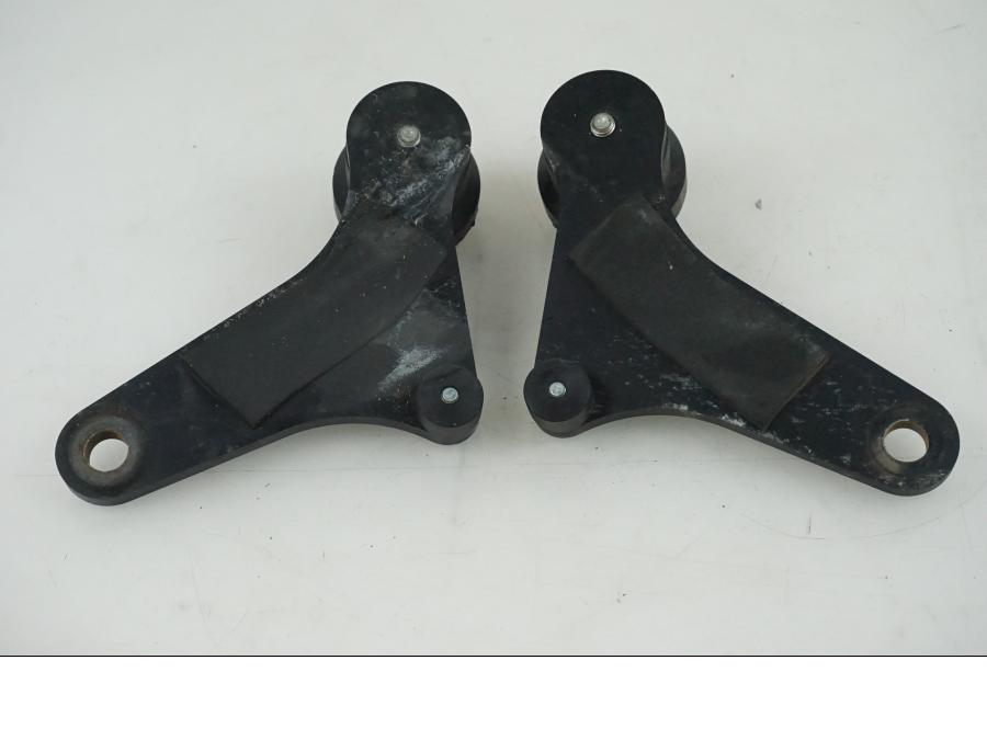 Höger sida på Kraschpuckar från en Honda CBR 1000 -2005 motorcykel.