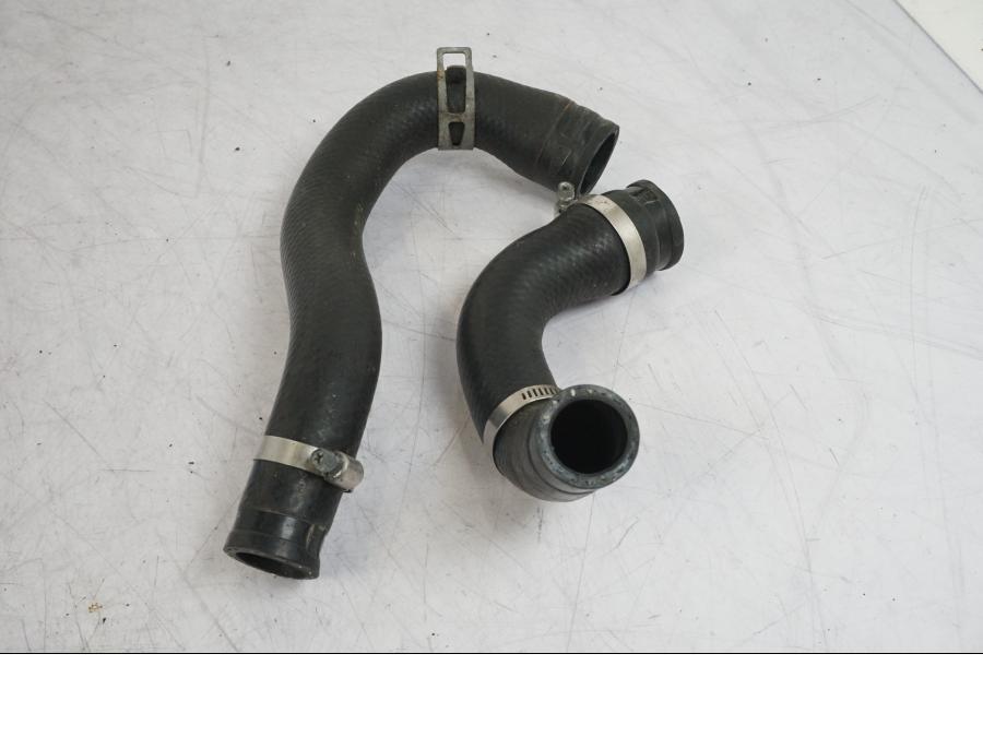 Höger sida på Vattenkyl Slang Set från en Yamaha MT-09 SP -2018 motorcykel.