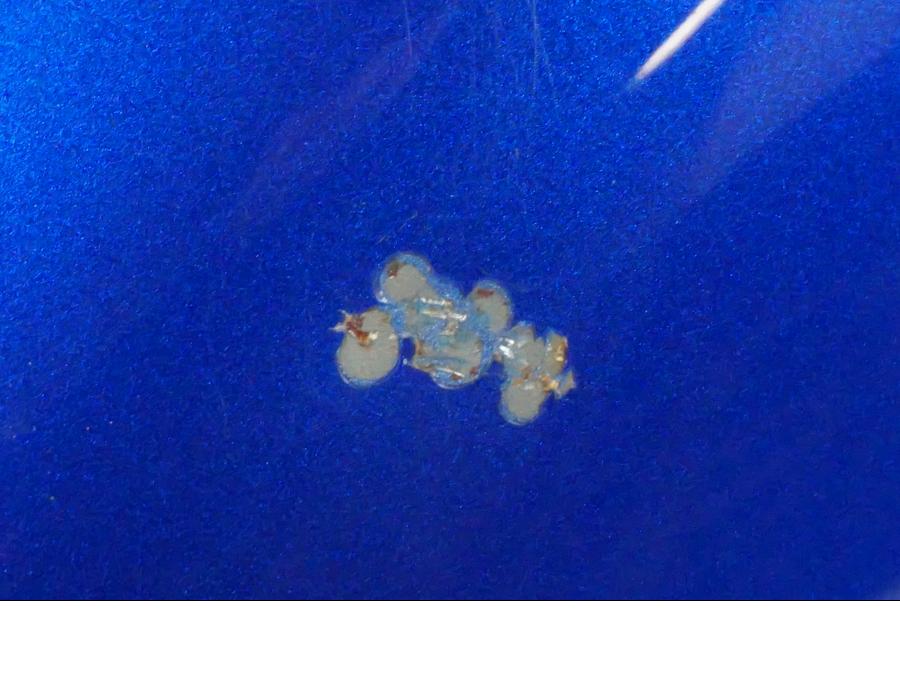 Baksidan på Bensintank från en Suzuki SV 650 S -2005 motorcykel.