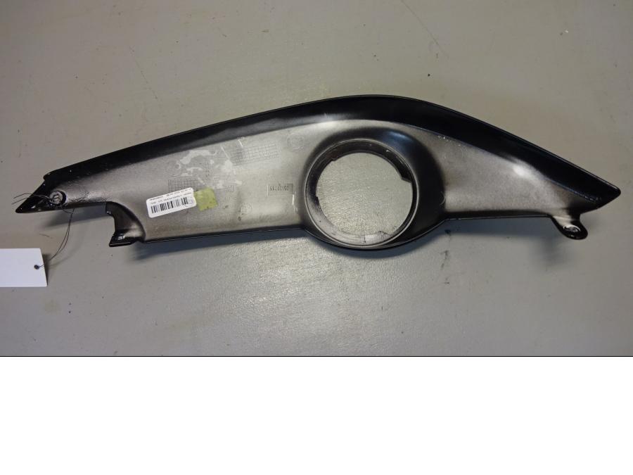 Baksidan på Bakvinge från en BMW F 800 GT -2015 motorcykel.