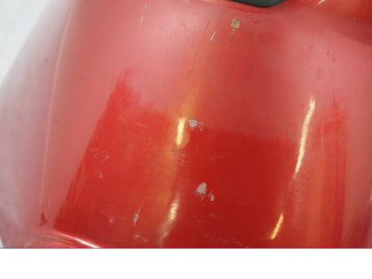 Snett nerifrån på Bensintank från en Honda NT 650 V -2002 motorcykel.