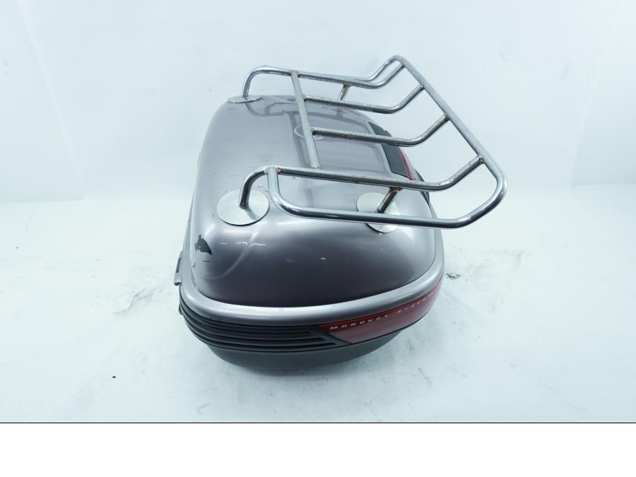 Vänster sida på Topbox från en Kawasaki VN 1500 Classic Tourer -2001 motorcykel.