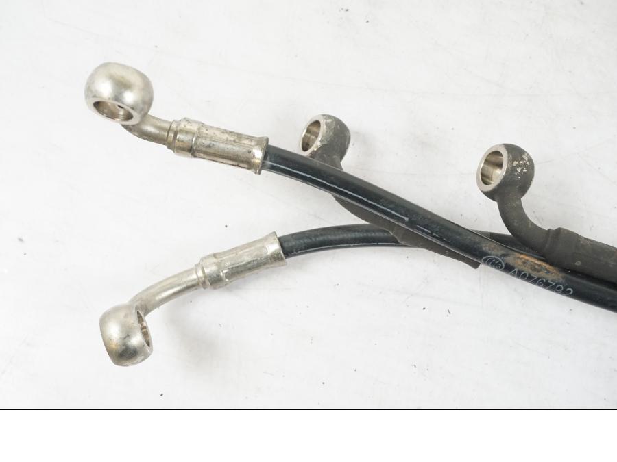 Höger sida på Bromsledning från en Triumph Tiger Explorer -2013 motorcykel.