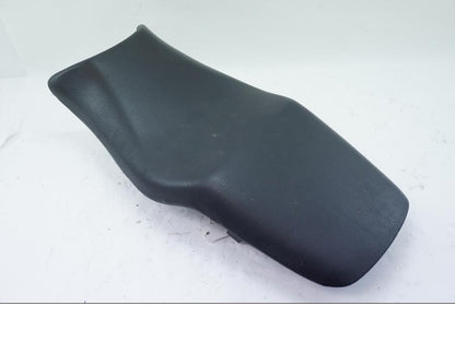 Höger sida på Sadel från en Honda CBR 600 -1987 motorcykel.