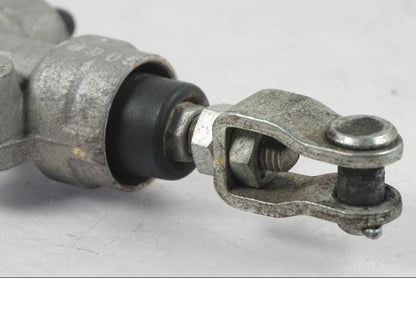 Baksidan på Bromshuvudcylinder från en Kawasaki ER-6N ABS -2010 motorcykel.