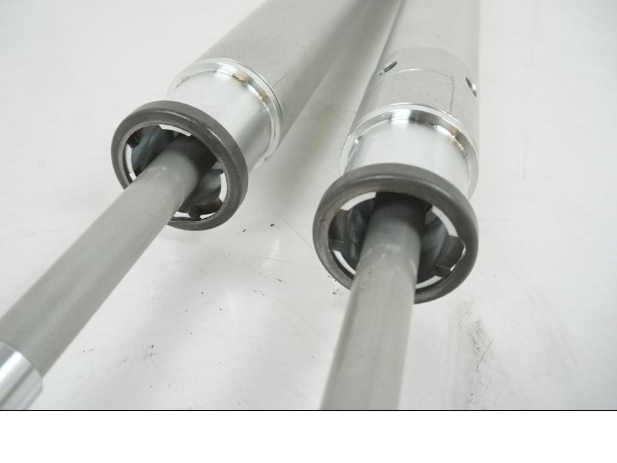 Vänster sida på Gaffelben från en Yamaha MT-09 Tracer -2021 motorcykel.