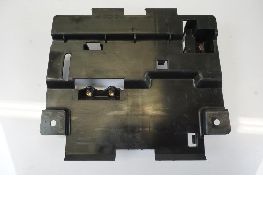 Höger sida på Undertail från en Triumph Trident -2021 motorcykel.