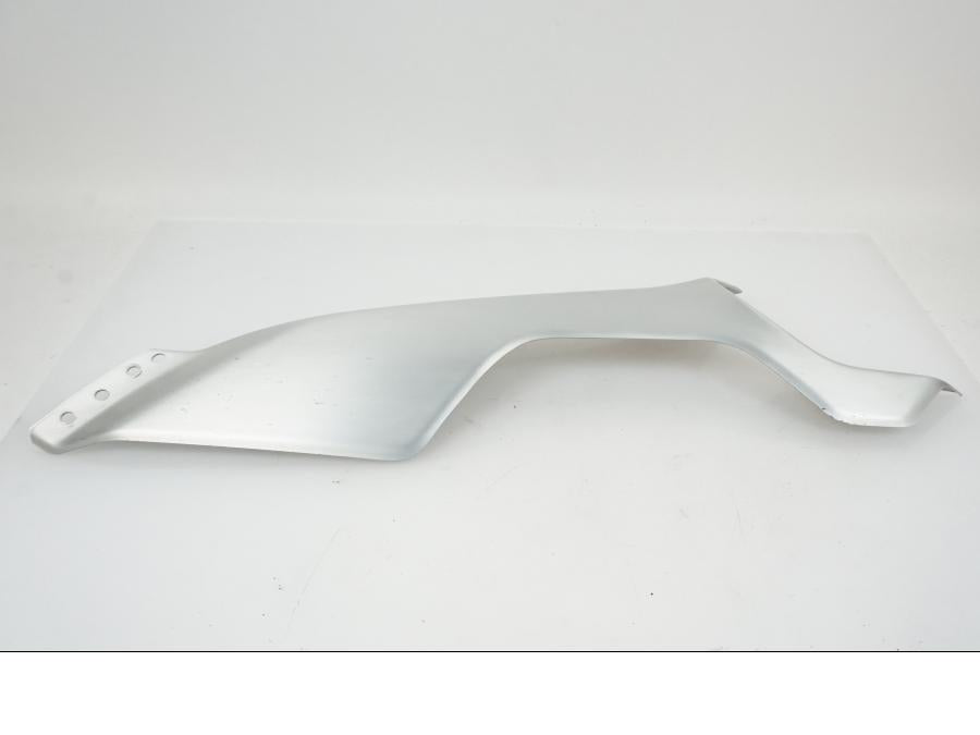 Baksidan på Värmeskydd från en Yamaha YZF-R7 -2022 motorcykel.